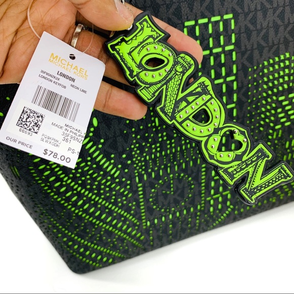 LAST DAY SALE Michael Kors London Tote & Keychain - Picture 8 of 8